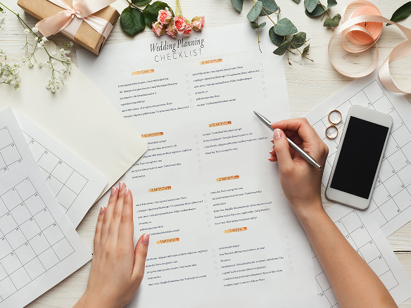 Die Checkliste für Ihre Hochzeit Draufsicht auf eine Hochzeitscheckliste