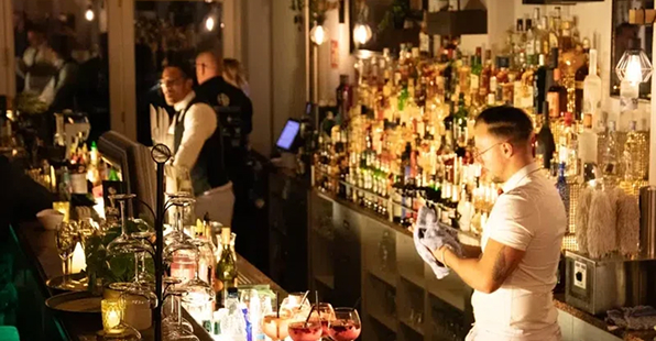 Mo Einblick hinter die Bar des Mo