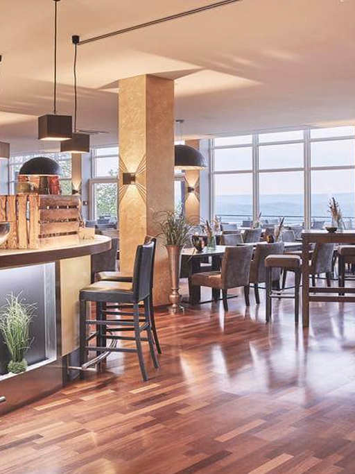 Tagungen und Hochzeiten über den Dächern der Stadt Blick in das Restaurant Monopol Hameln, auf dem Klüt